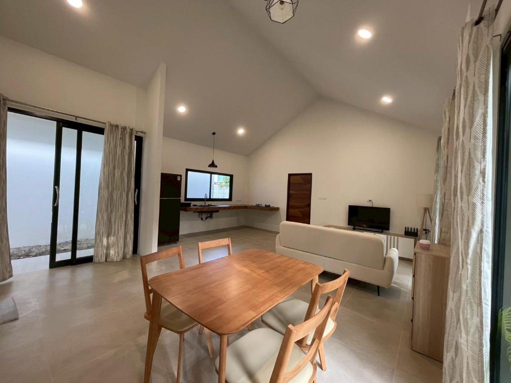 Μια τηλεόραση ή/και κέντρο ψυχαγωγίας στο Acacia House-Koh Phangan