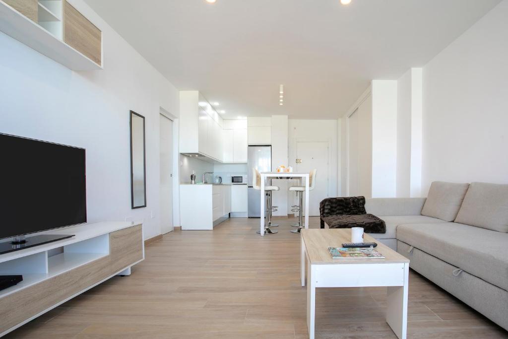 Kuchyň nebo kuchyňský kout v ubytování Sunstay Guadalmar Loft Seaview