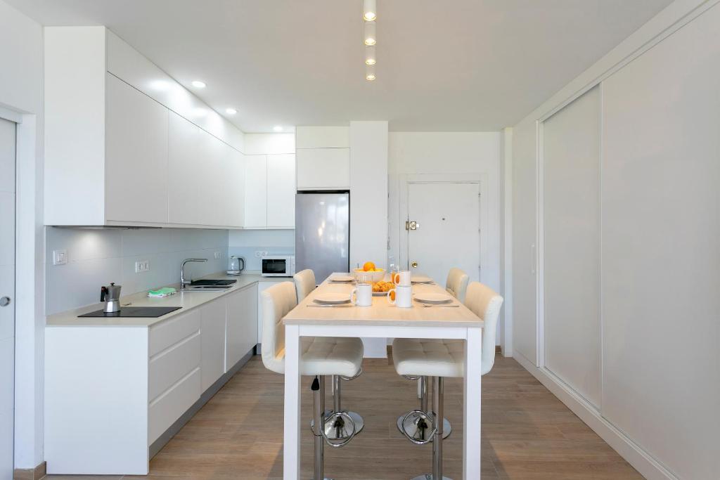Kuchyň nebo kuchyňský kout v ubytování Sunstay Guadalmar Loft Seaview