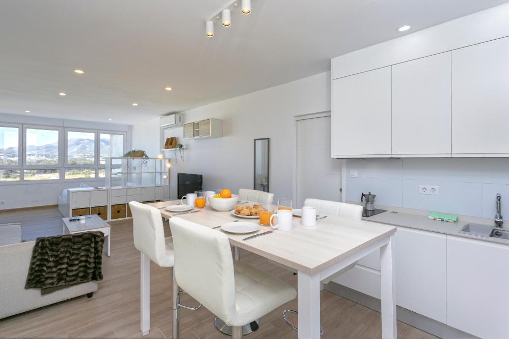 Kuchyň nebo kuchyňský kout v ubytování Sunstay Guadalmar Loft Seaview