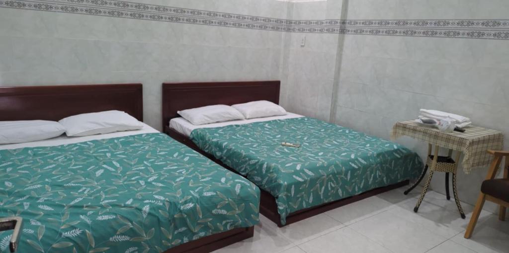 Postel nebo postele na pokoji v ubytování Nhà Nghỉ Mỹ Linh