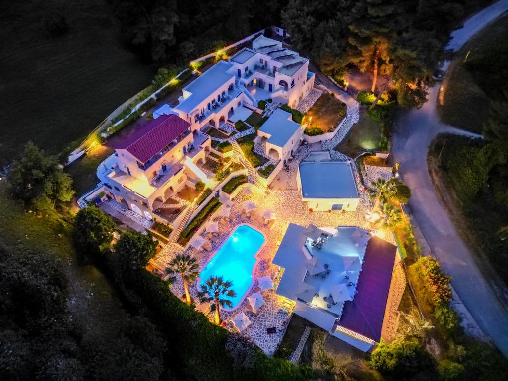 Bazén v ubytování Theo Bungalows Boutique Hotel nebo v jeho okolí