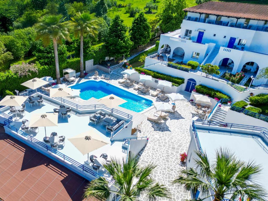 Bazén v ubytování Theo Bungalows Boutique Hotel nebo v jeho okolí