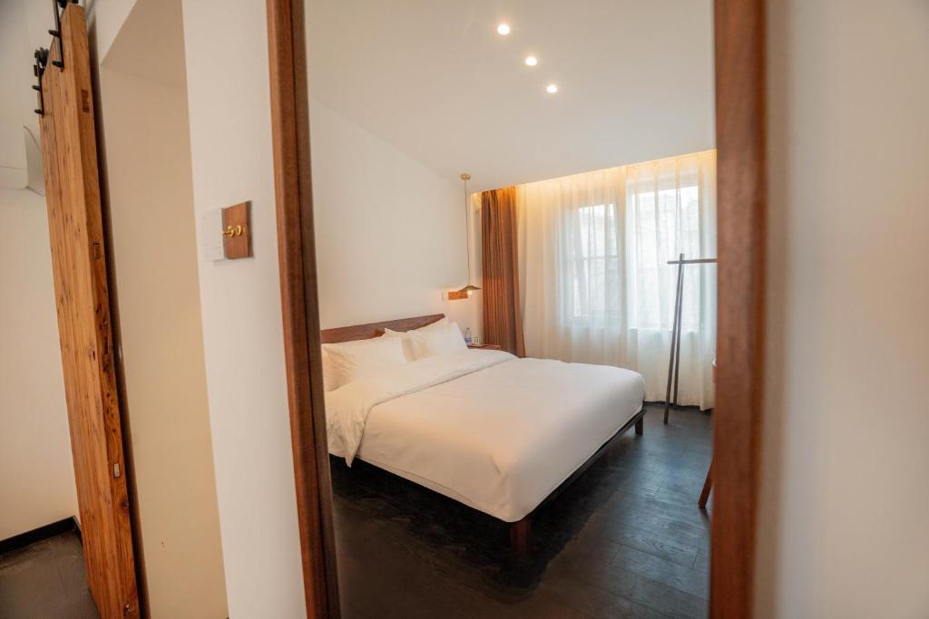 Postel nebo postele na pokoji v ubytování Xingle Hotel-Suzhou Guanqian Street Pingjiang Road
