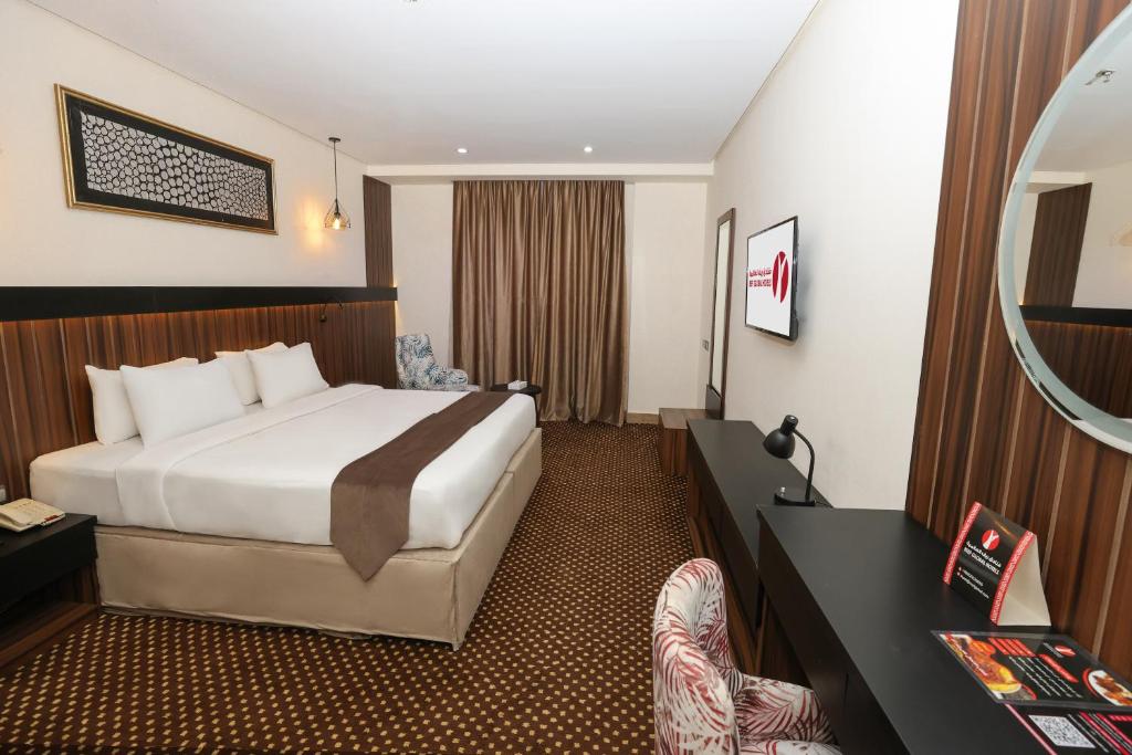 Postel nebo postele na pokoji v ubytování Reef Global Hotel