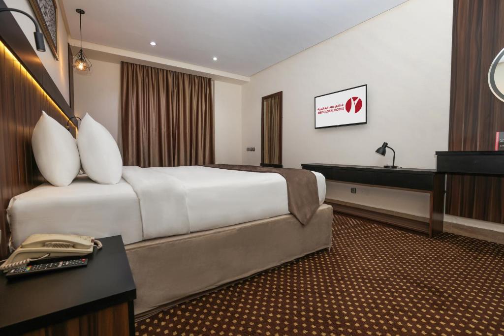 Postel nebo postele na pokoji v ubytování Reef Global Hotel