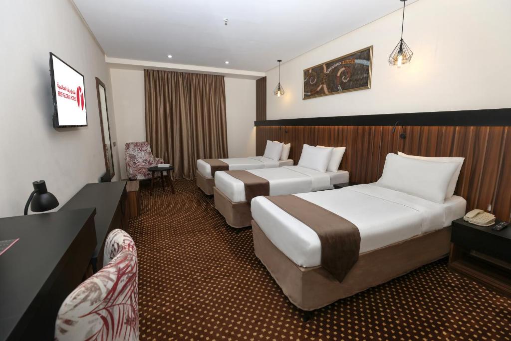 TV a/nebo společenská místnost v ubytování Reef Global Hotel
