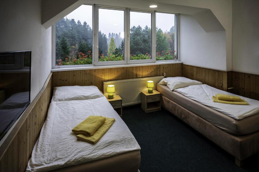 Postel nebo postele na pokoji v ubytování Hotel Bellevue