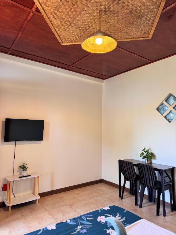 TV a/nebo společenská místnost v ubytování Villa Skanderbeg Guest House