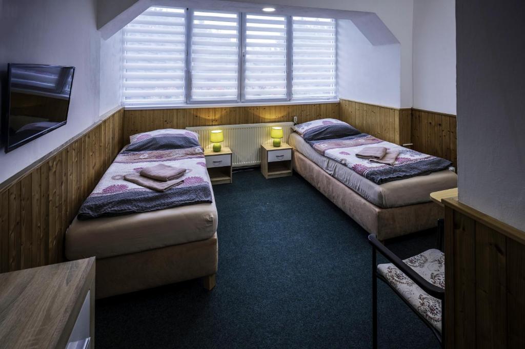 Postel nebo postele na pokoji v ubytování Hotel Bellevue