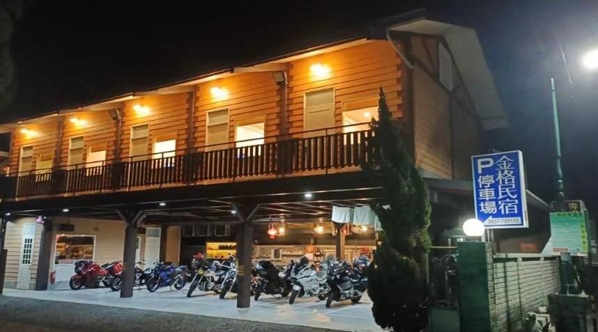 Jízda na kole v ubytování Jinge Guest House 集集金格民宿電動車充電站 nebo okolí