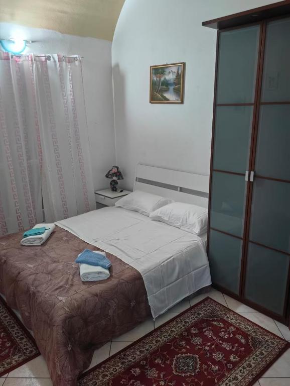 a bedroom with a bed with two towels on it at Sweet home Lago di Garda in Prevalle