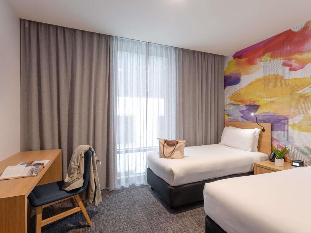 Postel nebo postele na pokoji v ubytování Ibis Styles Hobart
