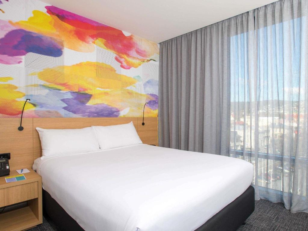 Postel nebo postele na pokoji v ubytování Ibis Styles Hobart