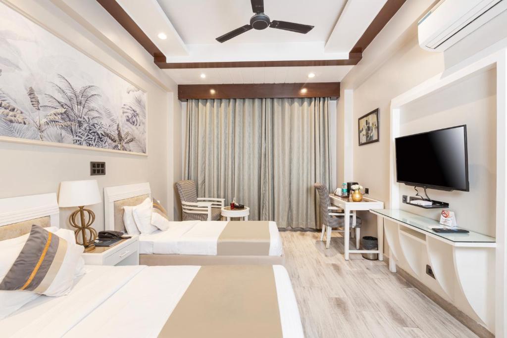 Skon Boutique by Orion Hotels的电视和/或娱乐中心