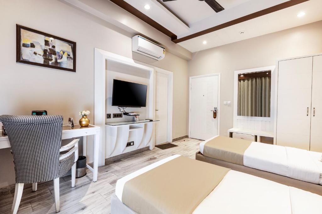 Skon Boutique by Orion Hotels的电视和/或娱乐中心