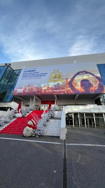 Cannes Center, minutes walk from the Palais des festivals, Beaches, La Croisette and Rue d'Antibes