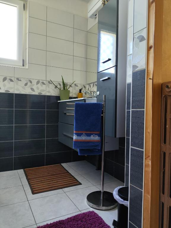 Colmar "Room" chambre privée chez l'habitant,parking voiture devant la maison,garage moto et vélo,petit déjeuner – photo 12