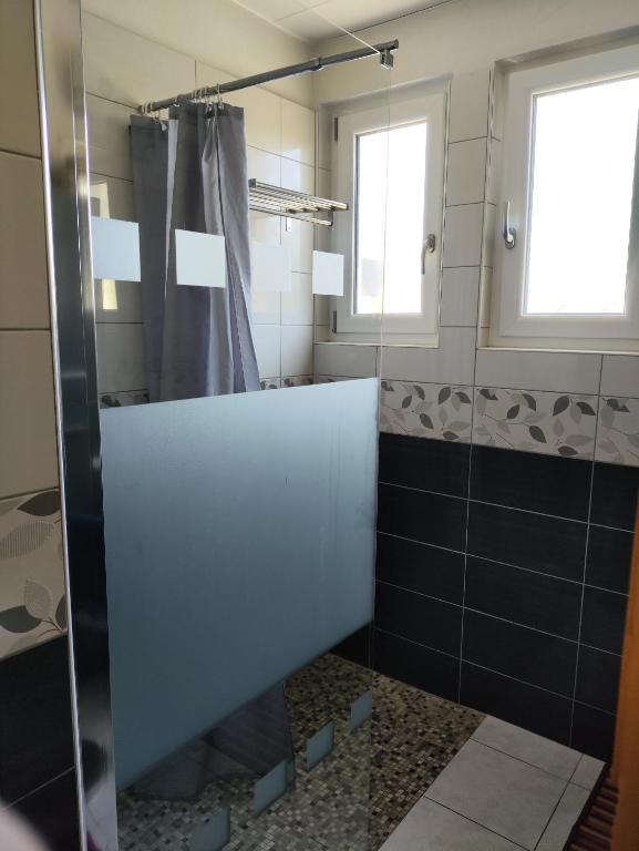 Colmar "Room" chambre privée chez l'habitant,parking voiture devant la maison,garage moto et vélo,petit déjeuner – photo 11