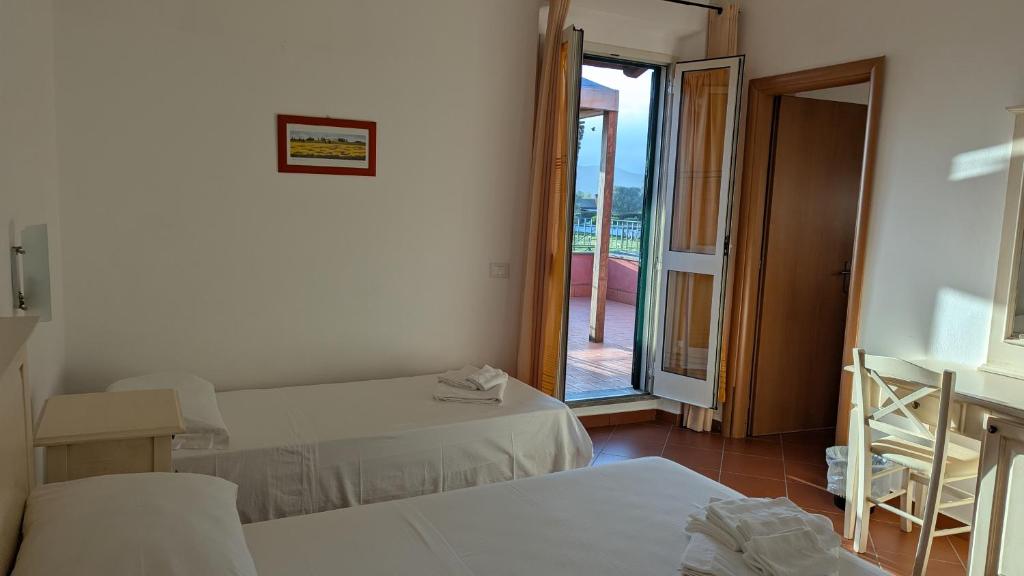 Agrialbergo Capalbio - Hotel Il Cipresso - Driepersoonskamer Met Terras