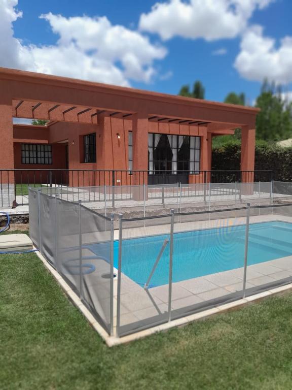 Πισίνα στο ή κοντά στο Un hogar al pie de la montaña