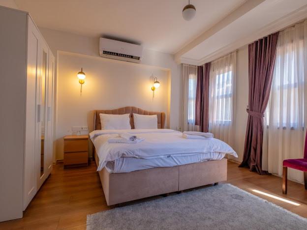 Postel nebo postele na pokoji v ubytování Hagia sophia hotels