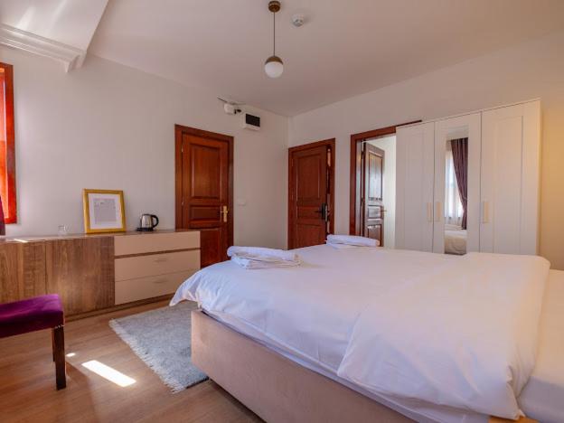 Postel nebo postele na pokoji v ubytování Hagia sophia hotels