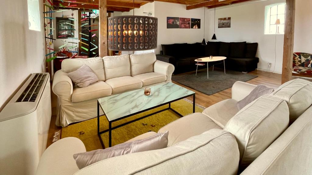 Posezení v ubytování Wingårdhs B&B Österlen