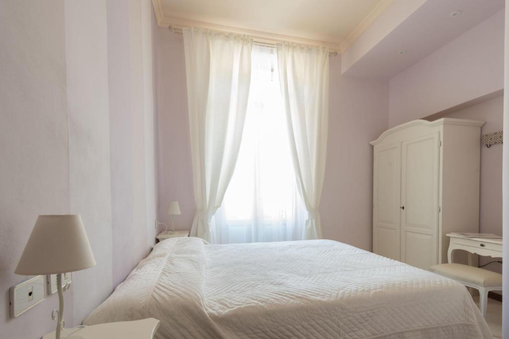Postel nebo postele na pokoji v ubytování Hotel Maderno