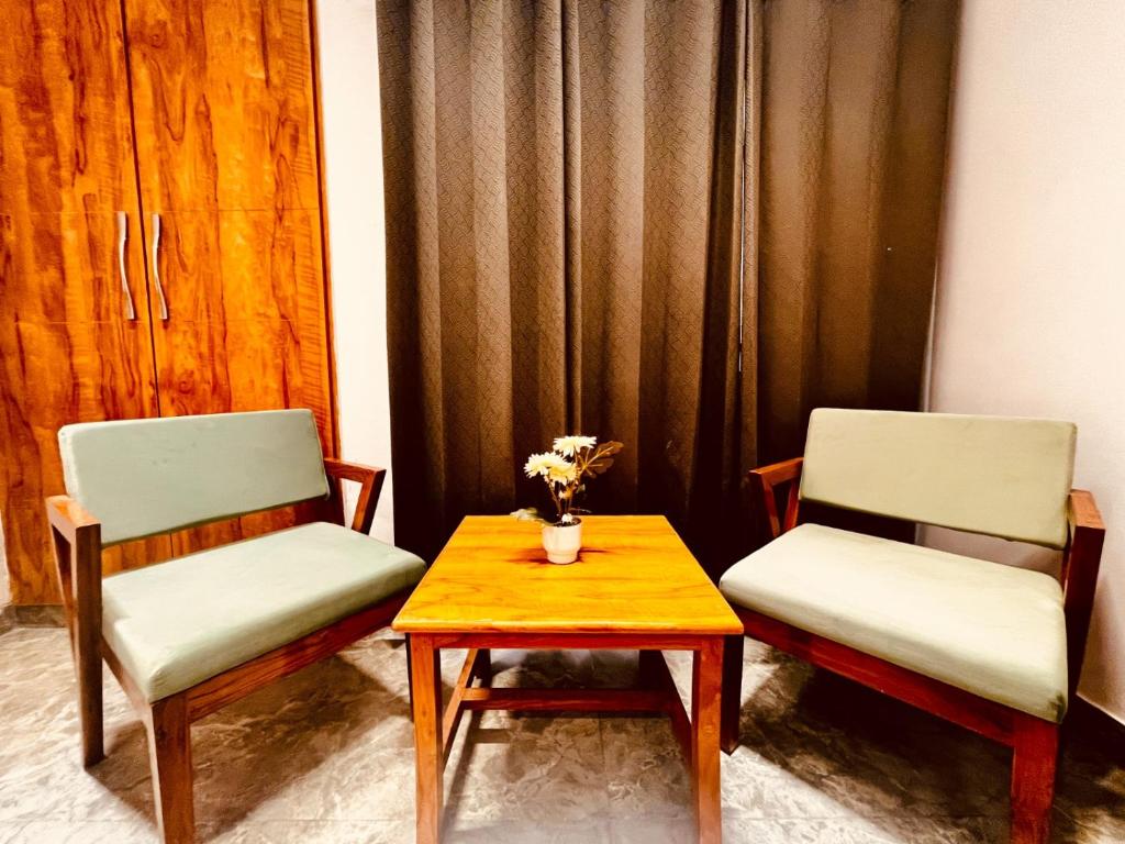 Posezení v ubytování Hotel Aura Residency In Haridwar By Sitara Hotels