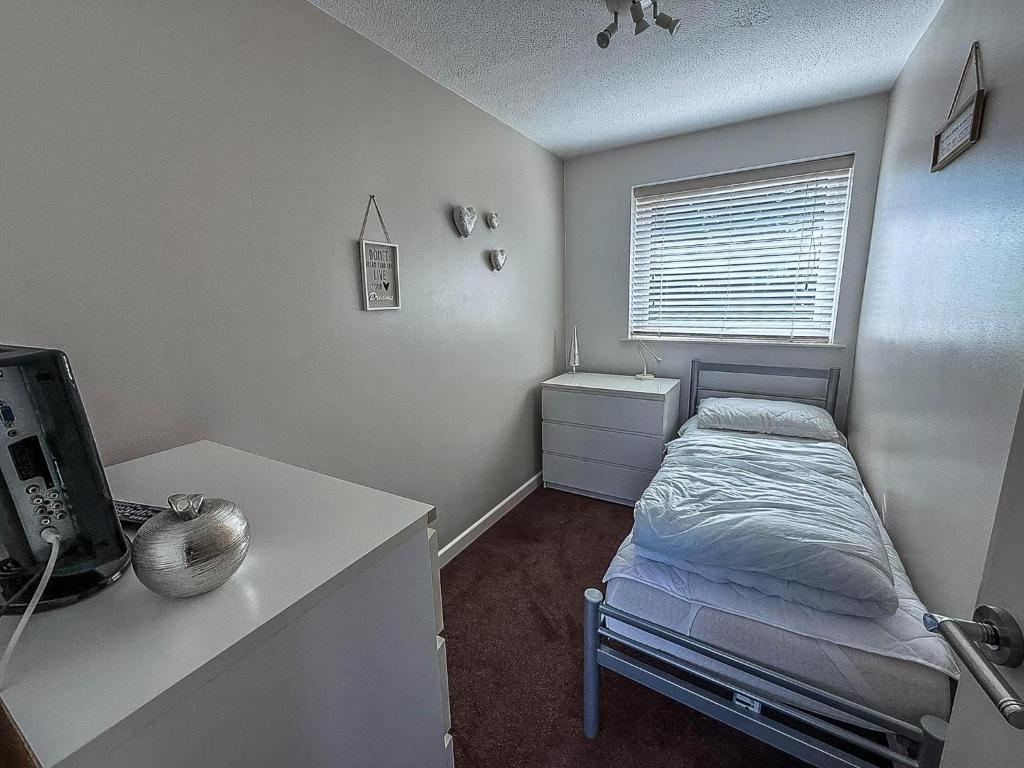 Lovely 5 Berth Bungalow At Waterside Village Park In Corton Ref 14006W 8