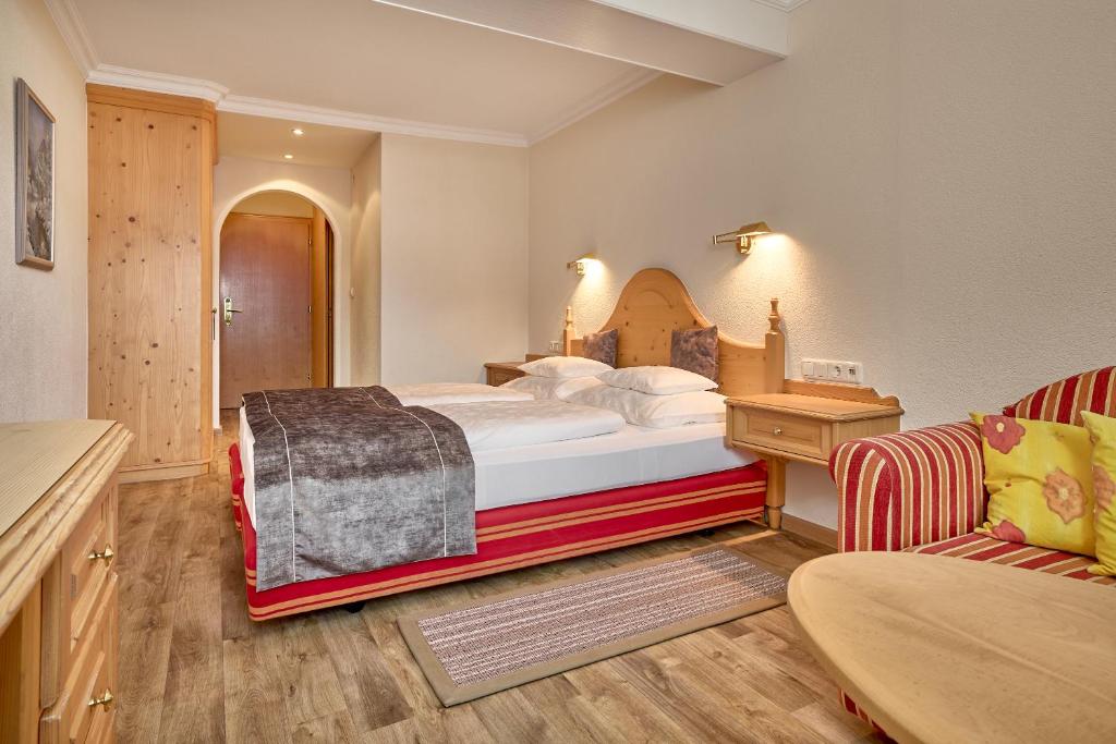 Кровать или кровати в номере Hotel Appartement Roggal