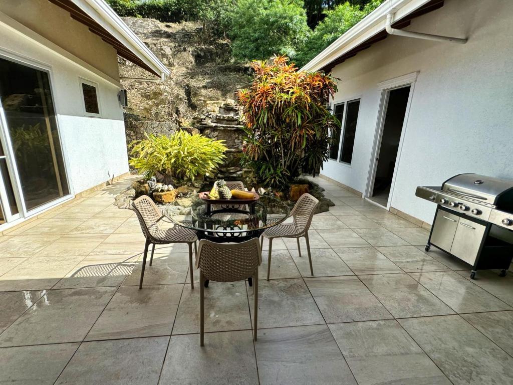Patio nebo venkovní prostory v ubytování Spectacular Luxury Rental With Ocean Views And Private Pool