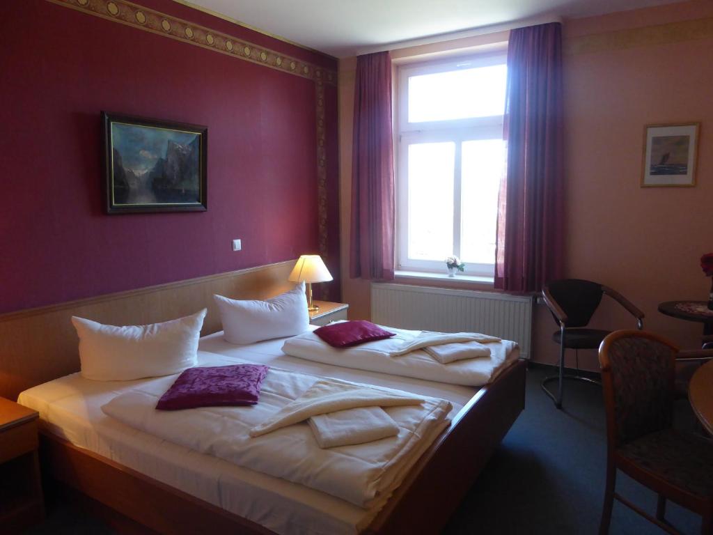Postel nebo postele na pokoji v ubytování Hotel Koos