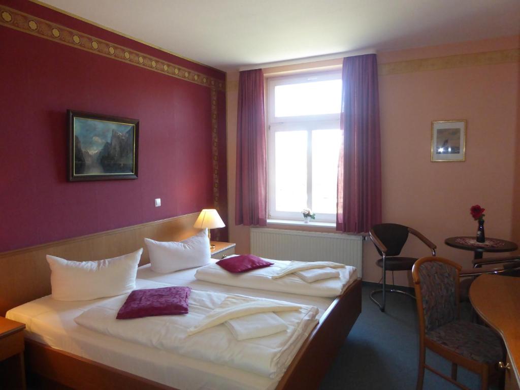 Postel nebo postele na pokoji v ubytování Hotel Koos
