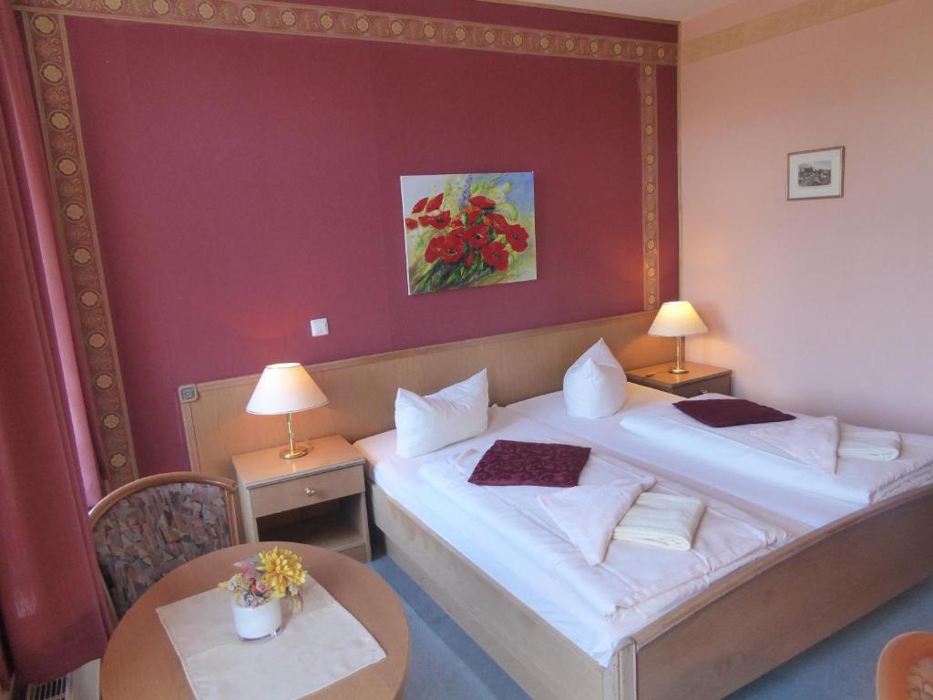 Postel nebo postele na pokoji v ubytování Hotel Koos