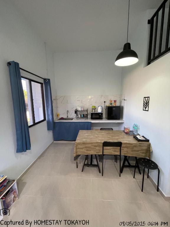 Kuchyň nebo kuchyňský kout v ubytování Homestay Studio TOKAYOH