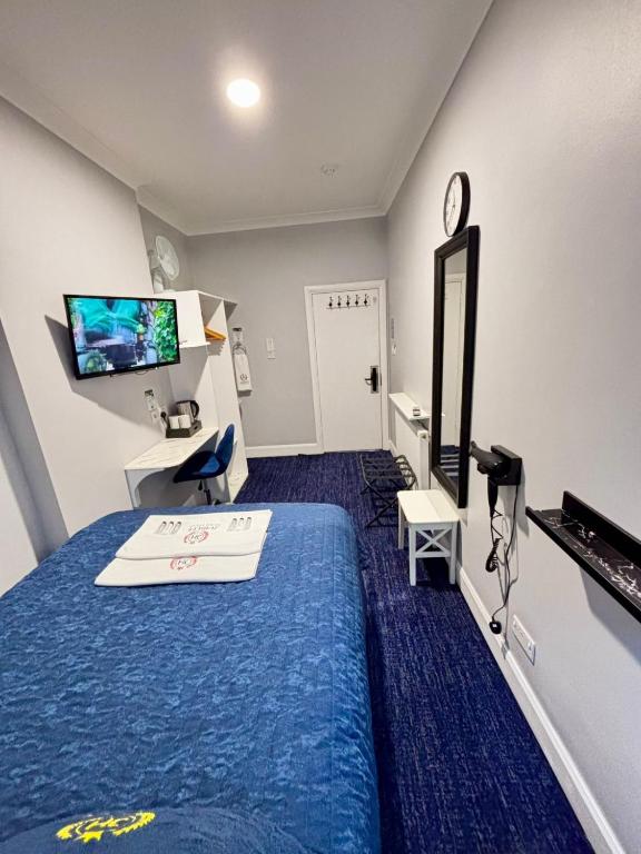 
Double Room with Shared Shower and Toilet
