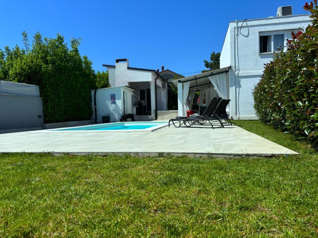Bazén v ubytování House Bonita nebo v jeho okolí