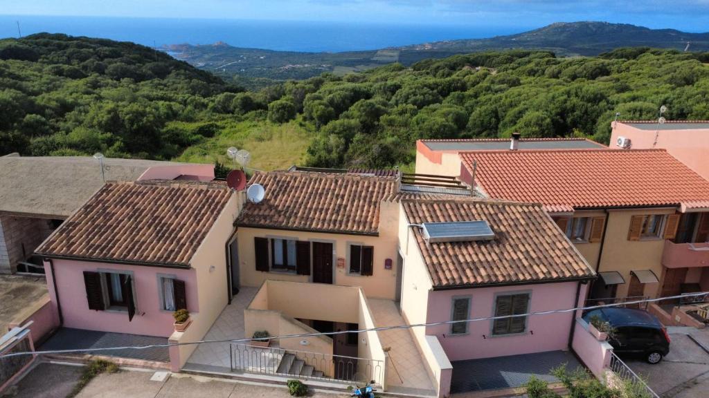 Gallery image of Isola Rossa La Paduledda Appartamento vista mare Il Mirto in Cascabraga