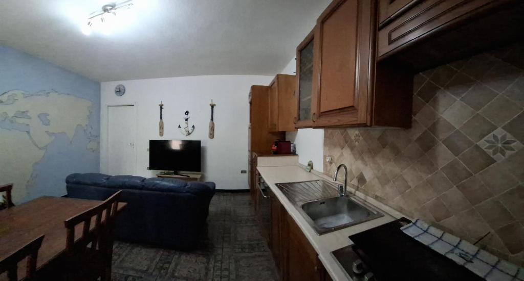 a kitchen and living room with a couch and a sink at Pintadera in San Giovanni