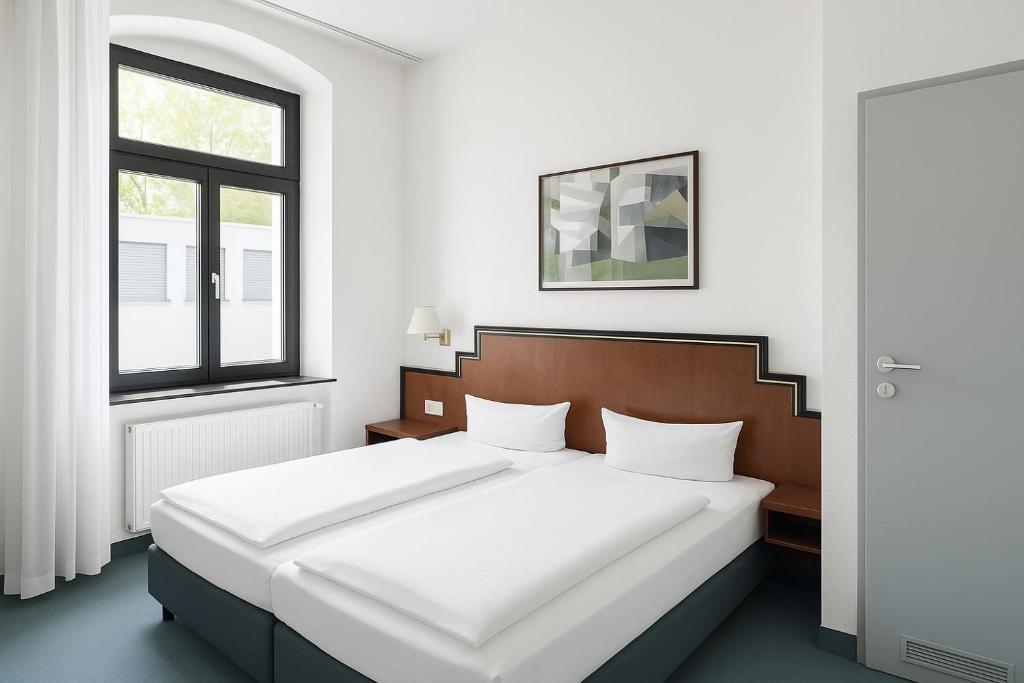 Postel nebo postele na pokoji v ubytování Hotel Villa Kipping am Hauptbahnhof