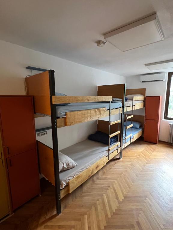 Postel nebo postele na pokoji v ubytování Chillton hostel