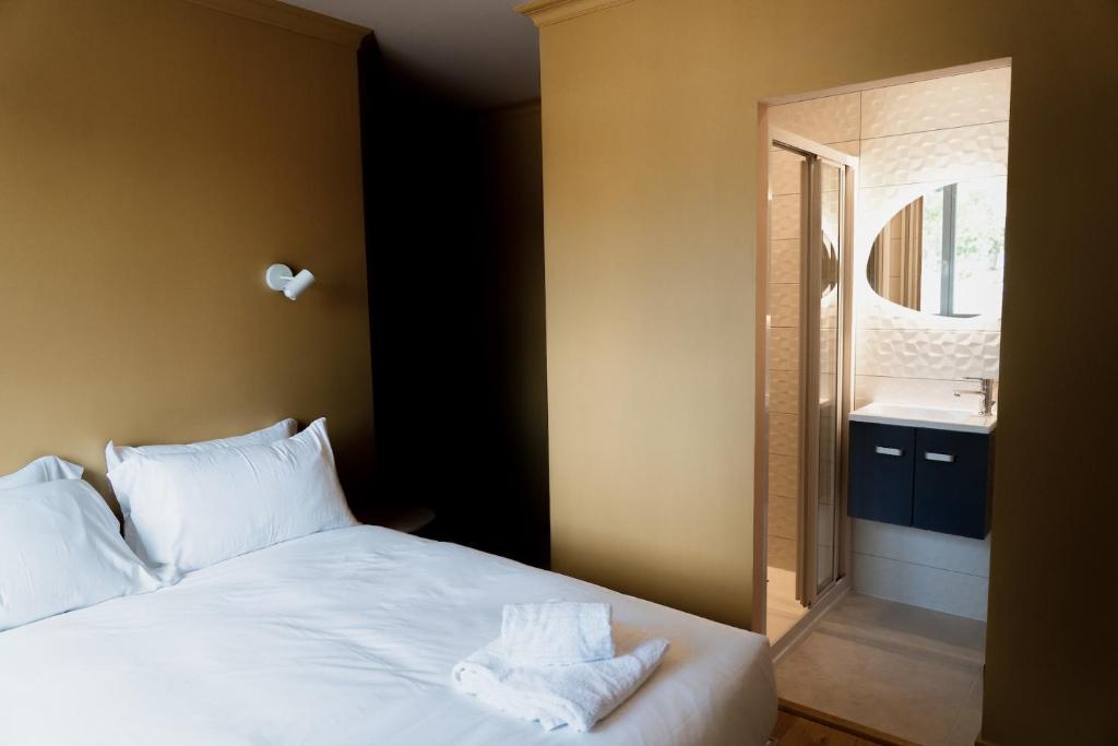 Postel nebo postele na pokoji v ubytování Hotel Bleu Soleil