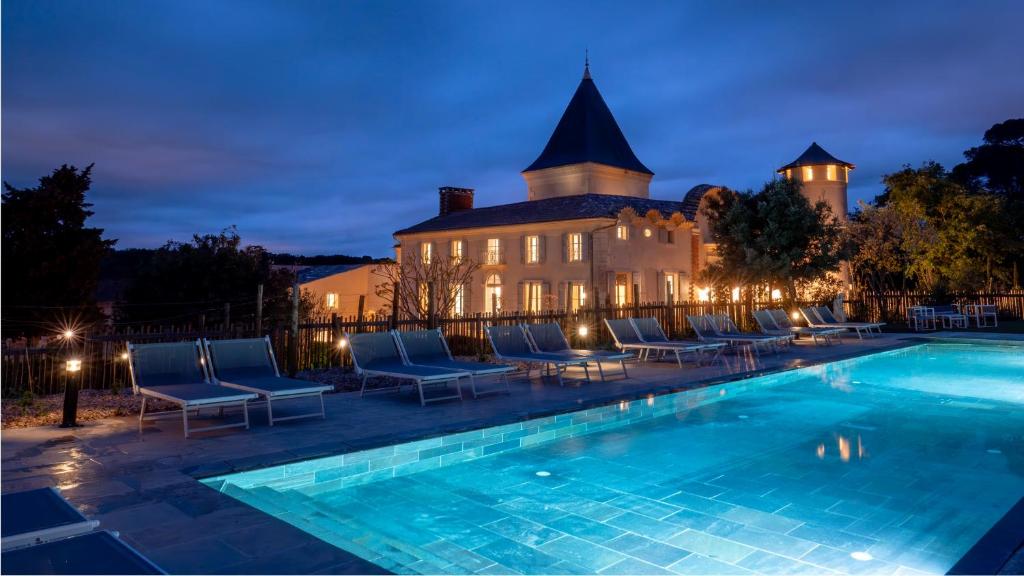 Bazén v ubytování Château du Parc - Gîtes & spas à Pézenas nebo v jeho okolí