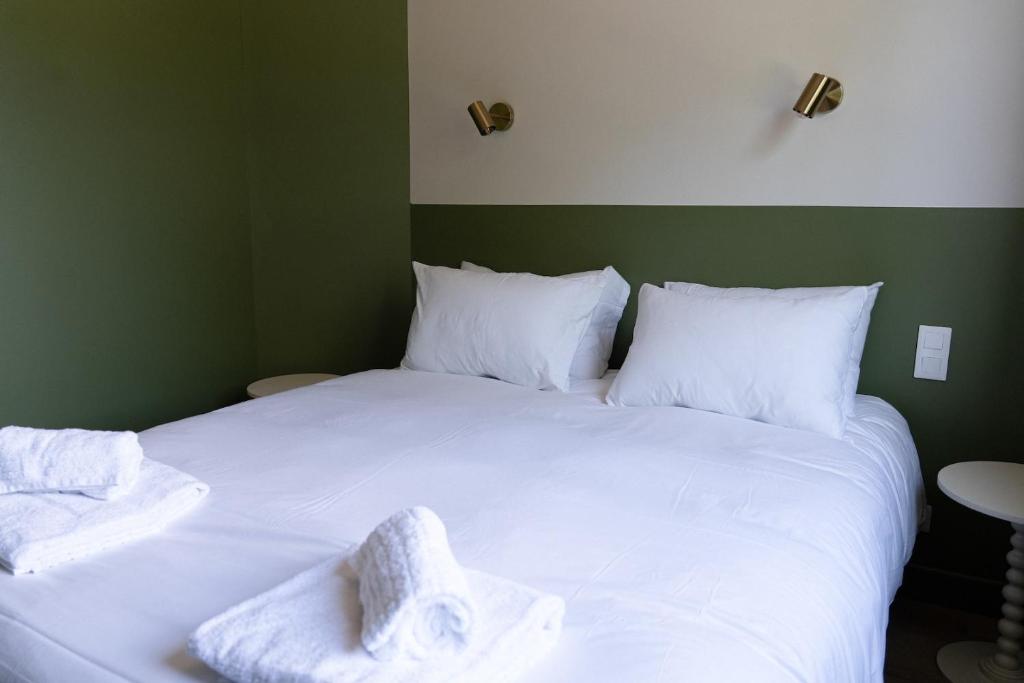 Postel nebo postele na pokoji v ubytování Hotel Bleu Soleil