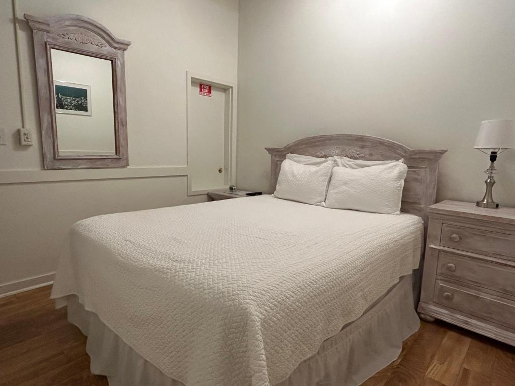 Island Inn photo