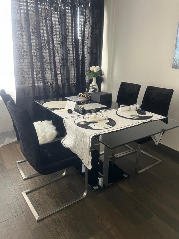 Fotografie z fotogalerie ubytování Executive Suite AC & Free Parking v Curychu