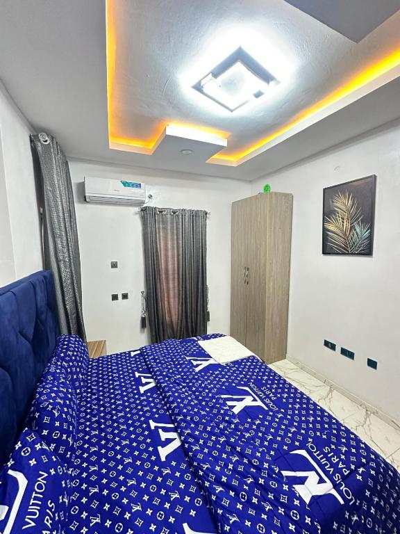 Postel nebo postele na pokoji v ubytování 2 BDR Furnished Apt 24h power with pool