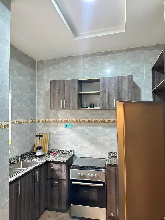 Kuchyň nebo kuchyňský kout v ubytování 2 BDR Furnished Apt 24h power with pool